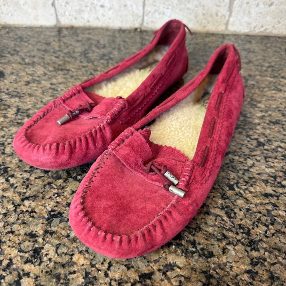 UGG Australia Red Suede Shearling Lined Moccasin Slippers Shoes Women‎ Sz 8